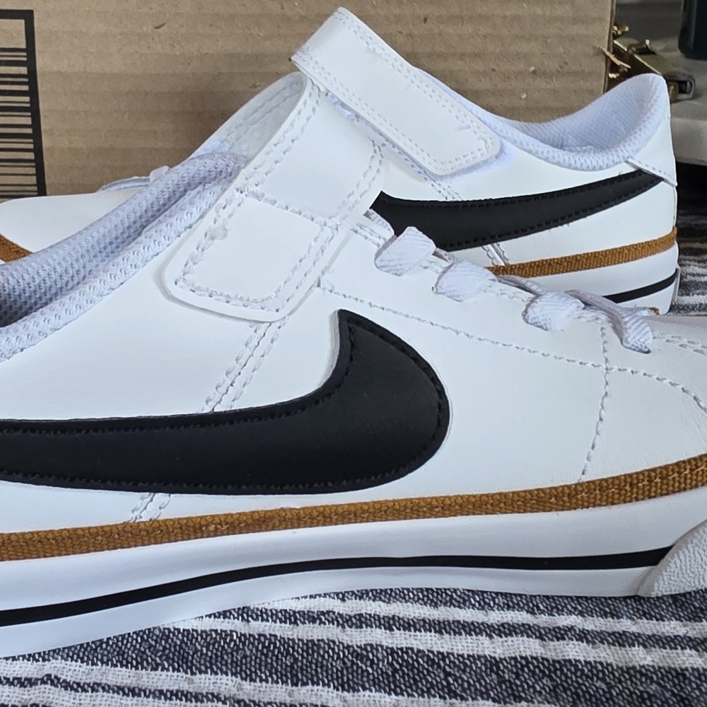 Nike White and Black Sneakers with Tan Accents